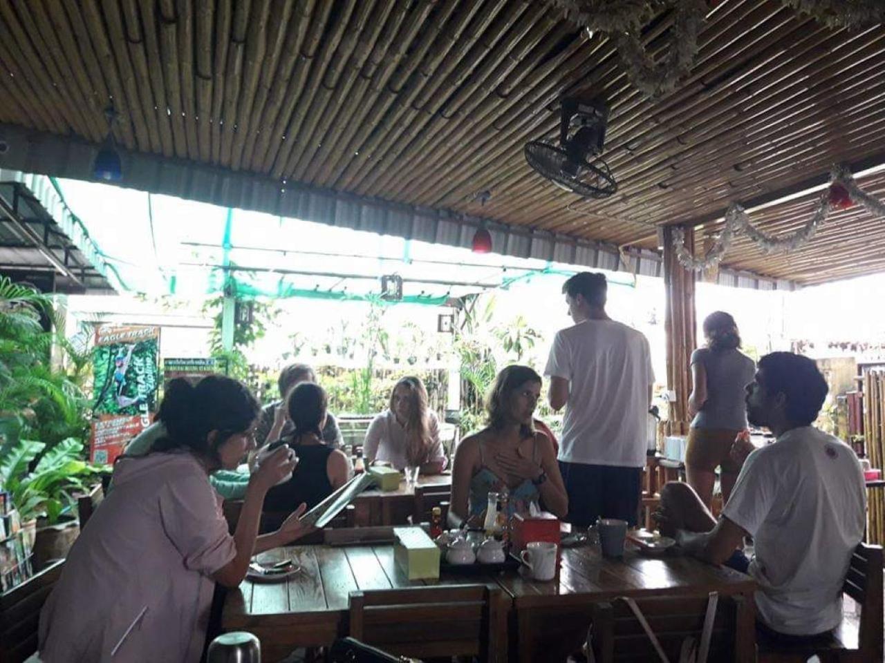 Hug Glur House Tour And Hostel (Adults Only) Chiang Mai Eksteriør billede